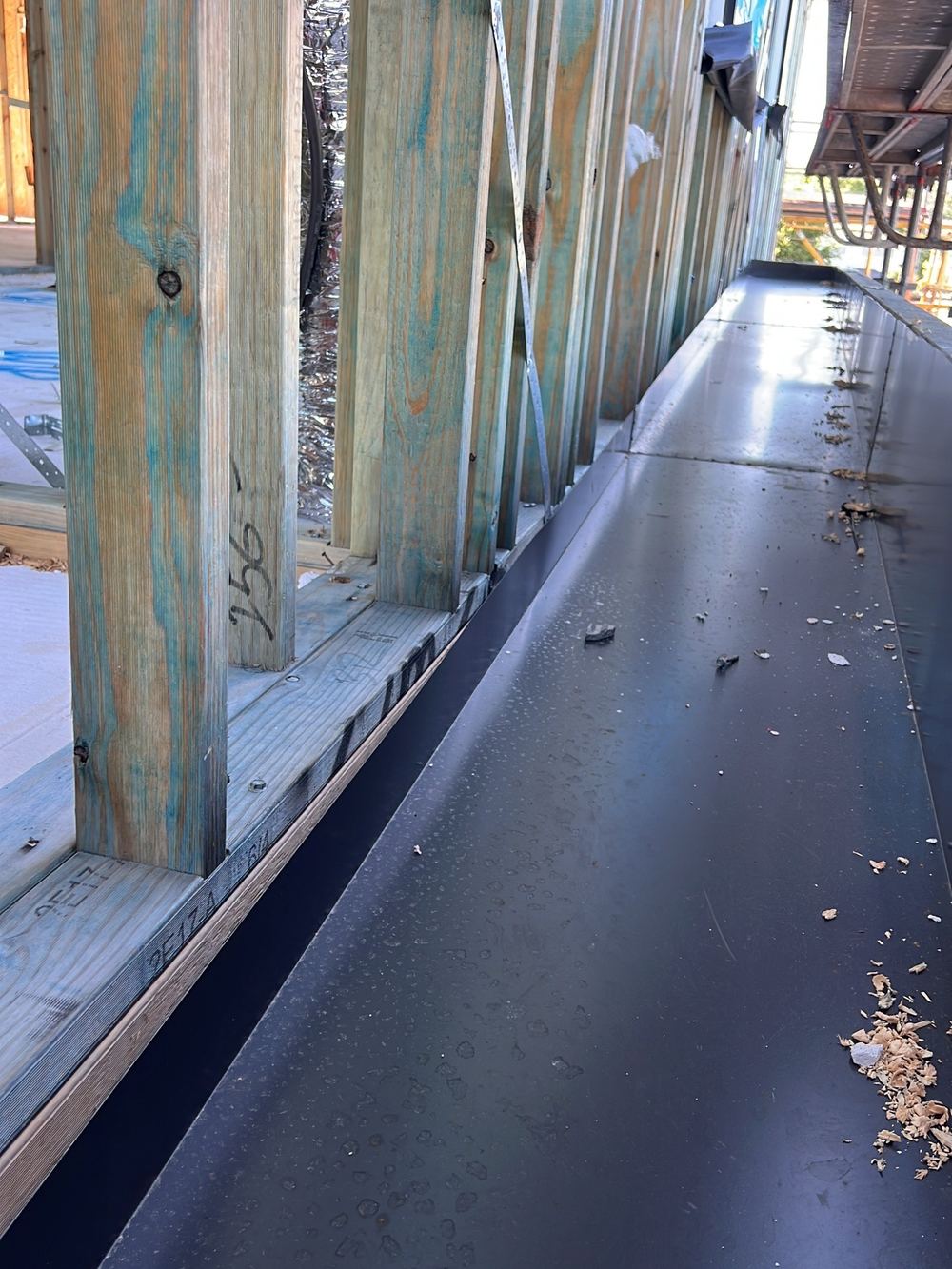 Box gutter upturn not formed to hold water back from the wall, Castle Hill