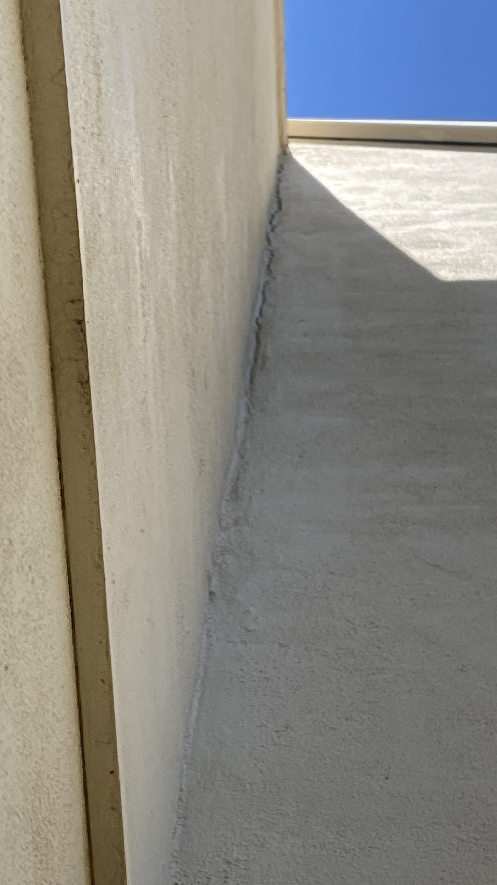 Brick veneer cracked between 1 and 5 mm, wide enough to let moisture in, found during a pre-purchase building and pest inspection in Castle Hill